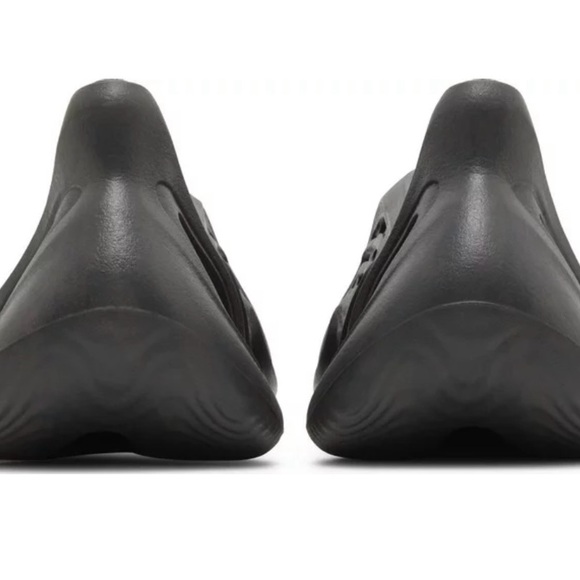 NWT adidas Yeezy Foam Runner ‘Onyx’ HP8739 Cavalodesigns store Size 5 - Picture 7 of 8